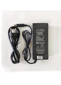 Elektromos roller kiegészítő - Akai F3 töltő 42V 1,5A