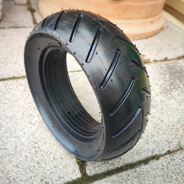 8.5x3.0 tömör gumi elektromos rollerhez - 8,5"