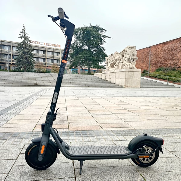 Használt Segway Ninebot F20d - elektromos roller - 36V - 250W 